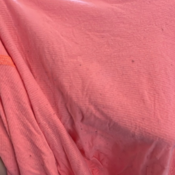 Lululemon work out top - Picture 5 of 8